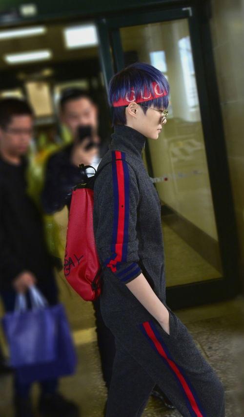 窦靖童冷成表情包,演绎现代独立女性的魅力